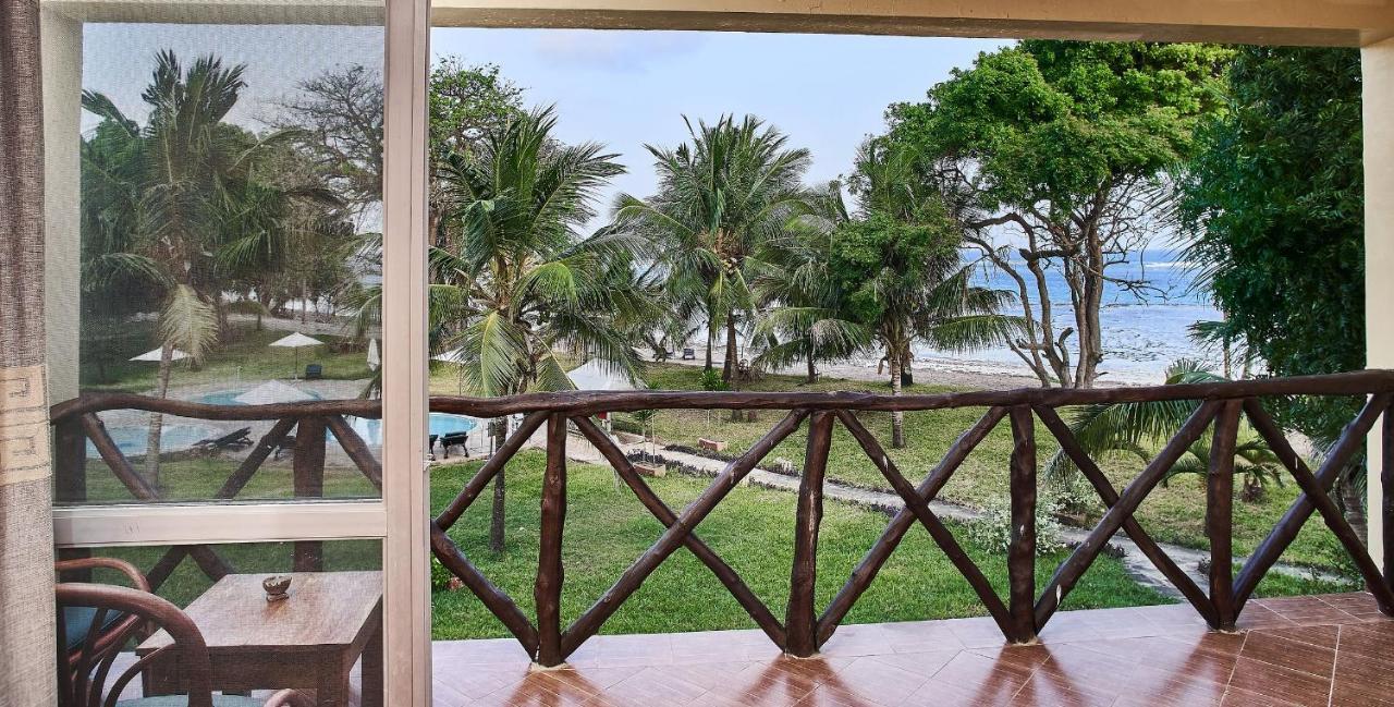 Coral Beach Resort Diani Beach Extérieur photo