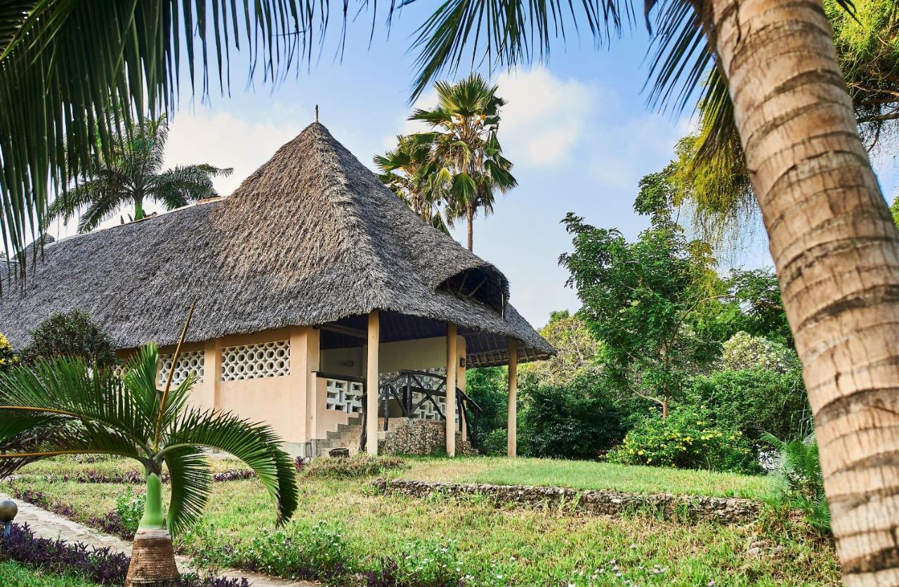 Coral Beach Resort Diani Beach Extérieur photo