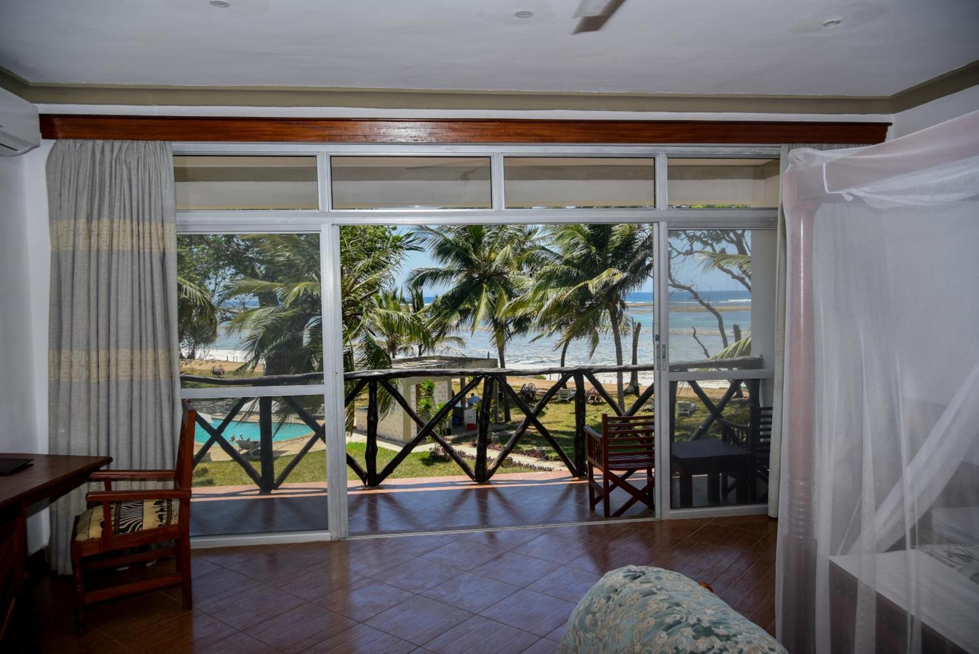 Coral Beach Resort Diani Beach Extérieur photo