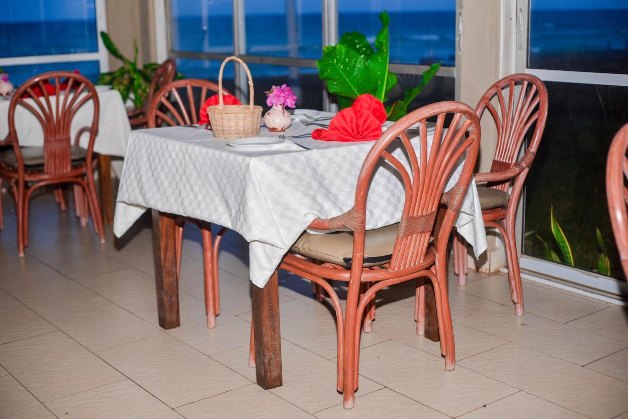 Coral Beach Resort Diani Beach Extérieur photo