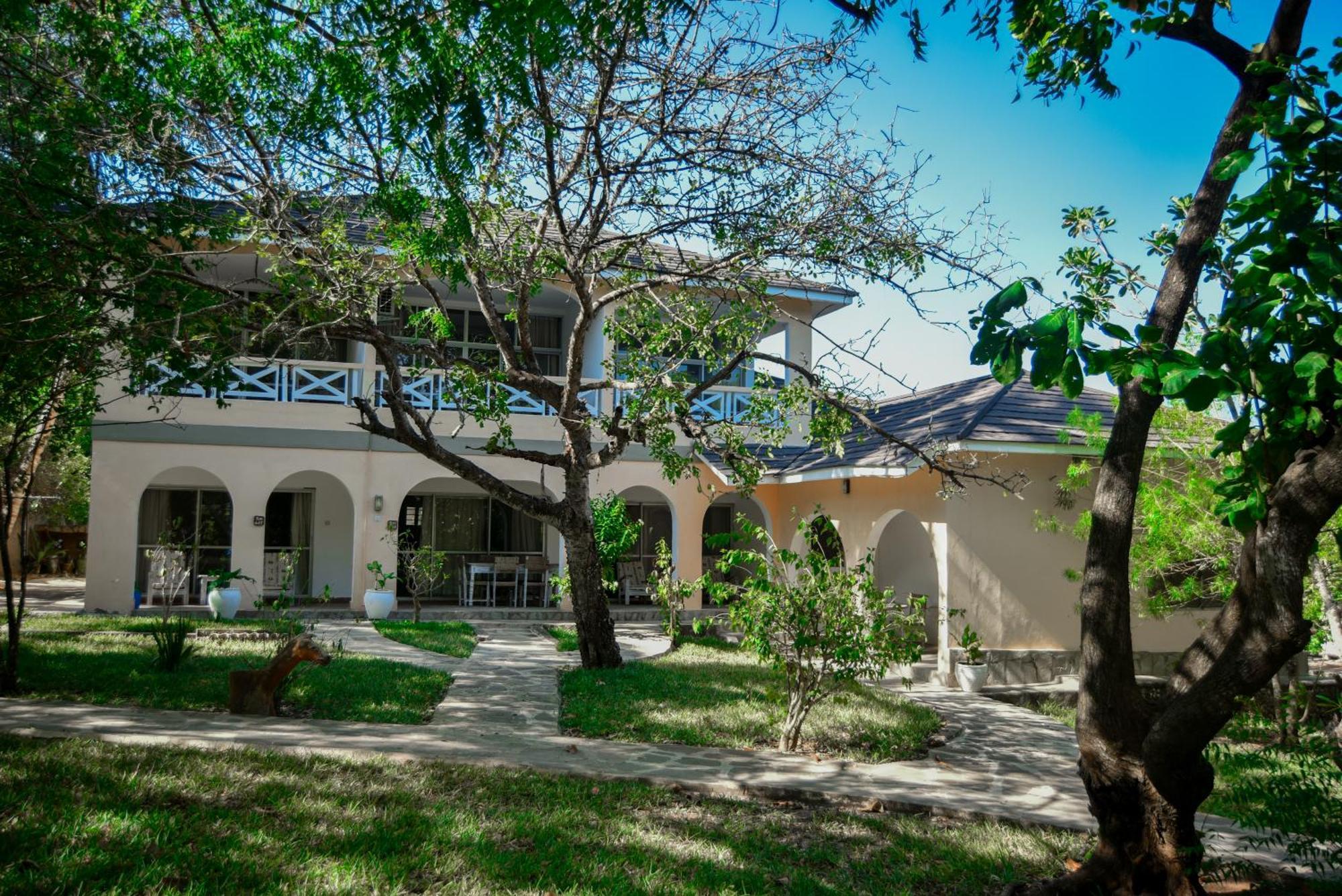 Coral Beach Resort Diani Beach Extérieur photo