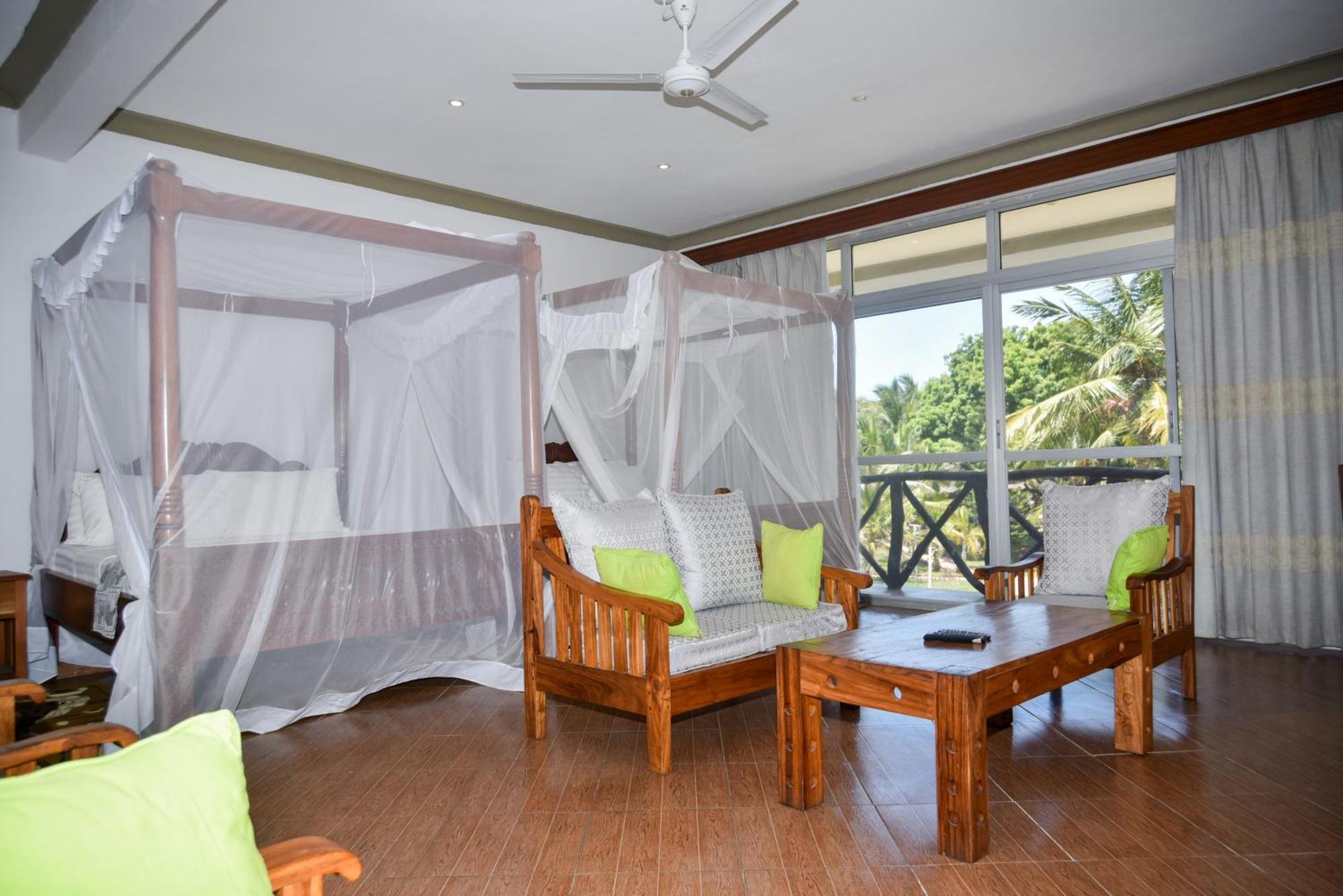 Coral Beach Resort Diani Beach Extérieur photo
