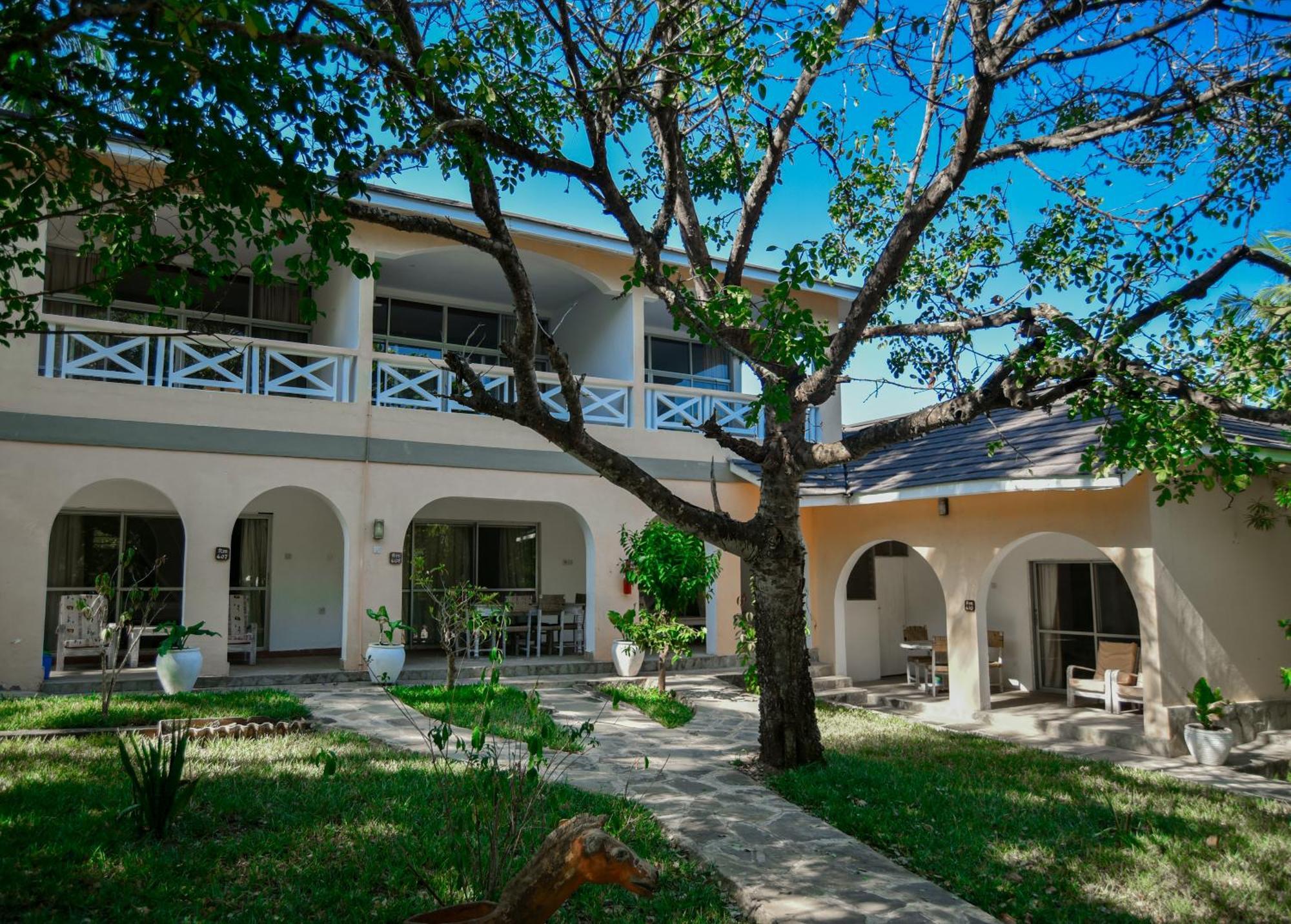 Coral Beach Resort Diani Beach Extérieur photo