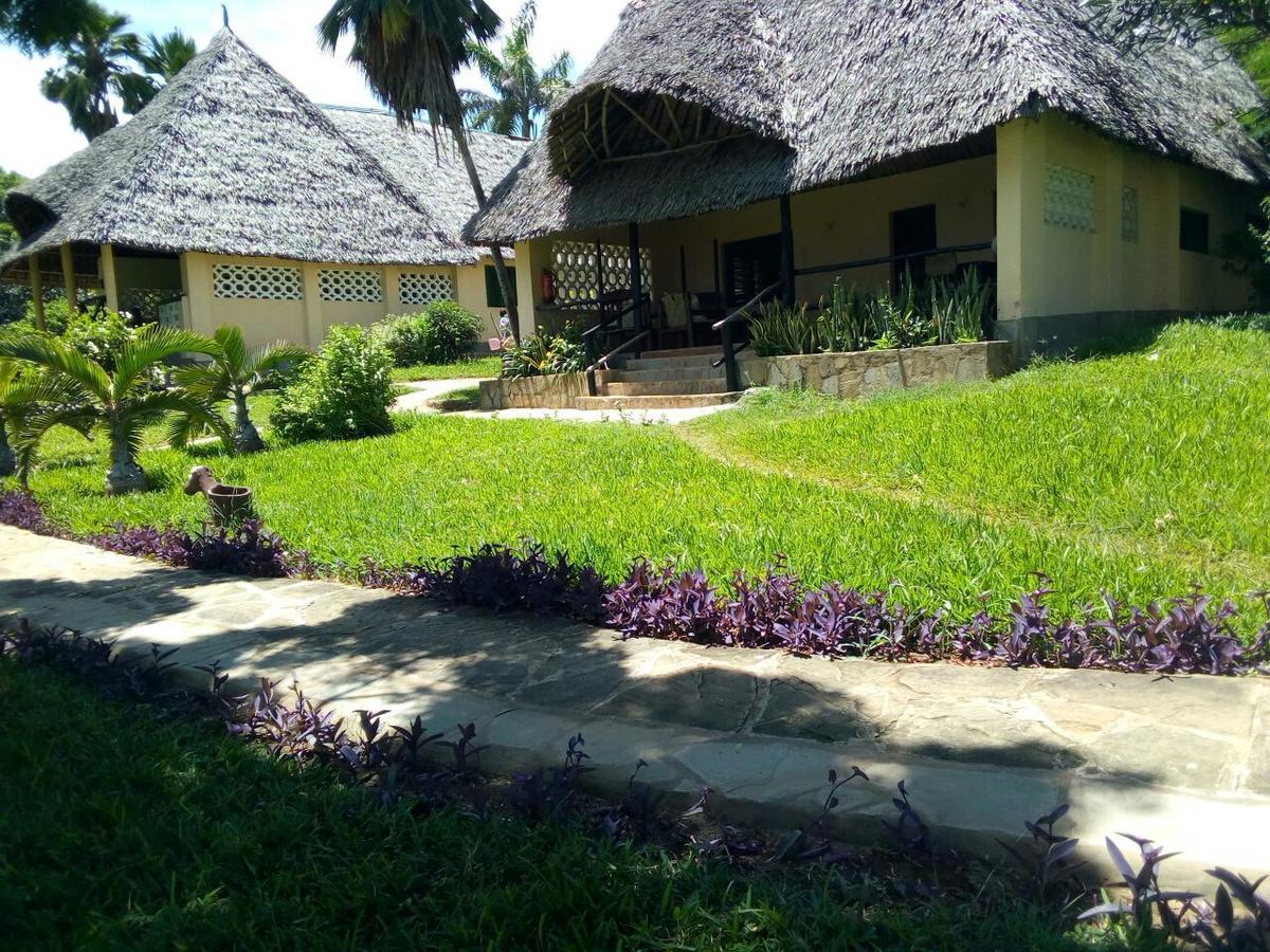 Coral Beach Resort Diani Beach Extérieur photo