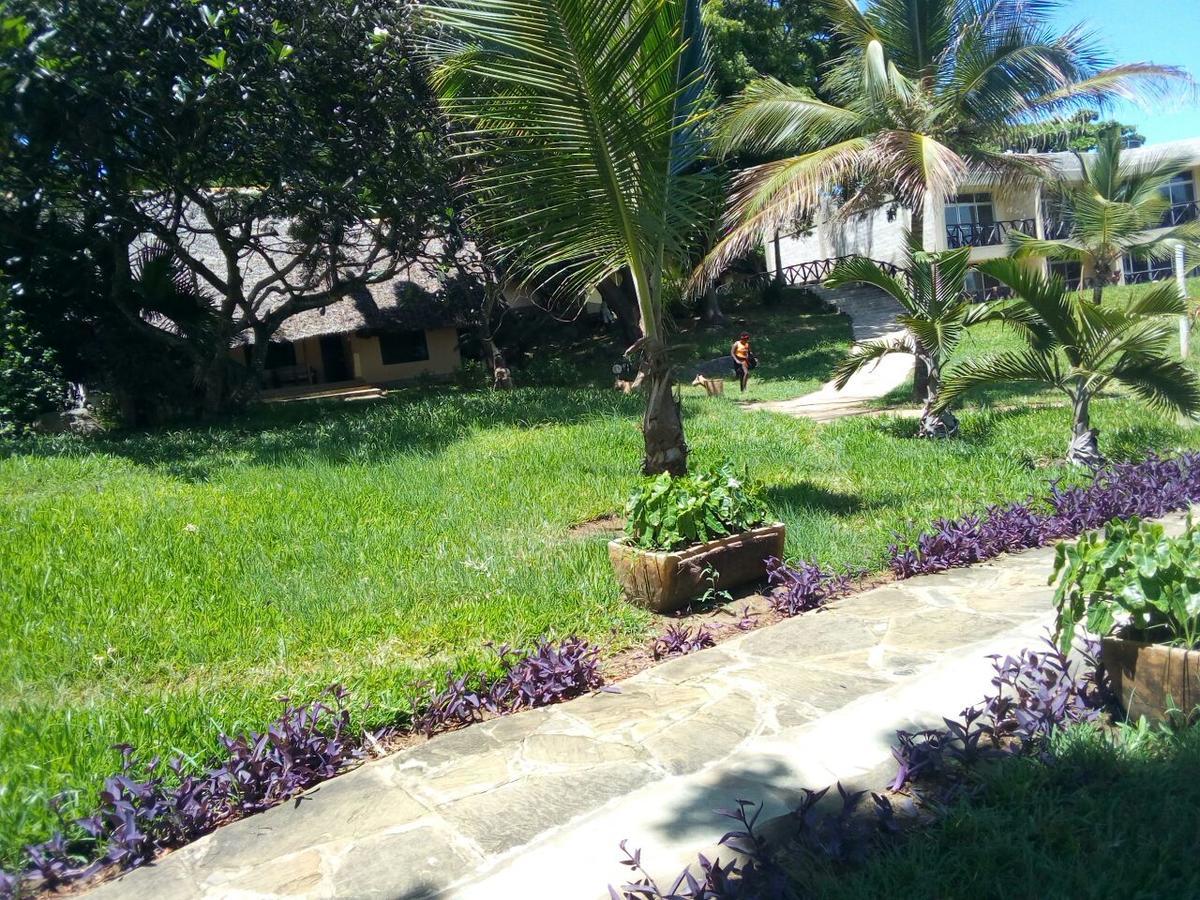 Coral Beach Resort Diani Beach Extérieur photo
